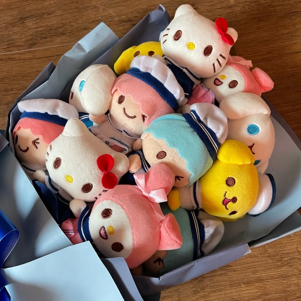 SANRIO-Imported (NWOT) Large Character Plush Bouquet with Greeting Card - Picture 8 of 15